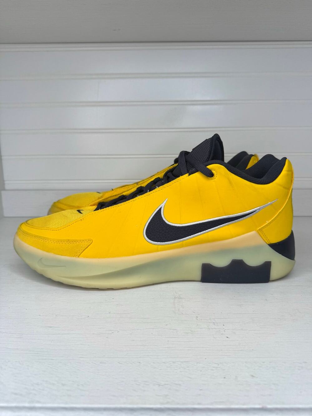Nike LeBron Witness 9 Amarillo HQ8034-700 Men’s Size 15 Yellow Basketball Shoes